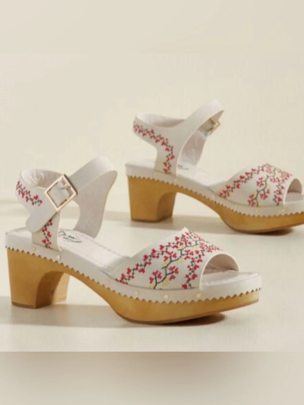Retro Wooden Embroidered Flower Heels Dancing Days Retro Modcloth US 6.5